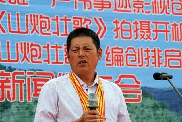 2014年河北羊倌舍命叫停油罐列车，损失2年收入，国家奖励30万