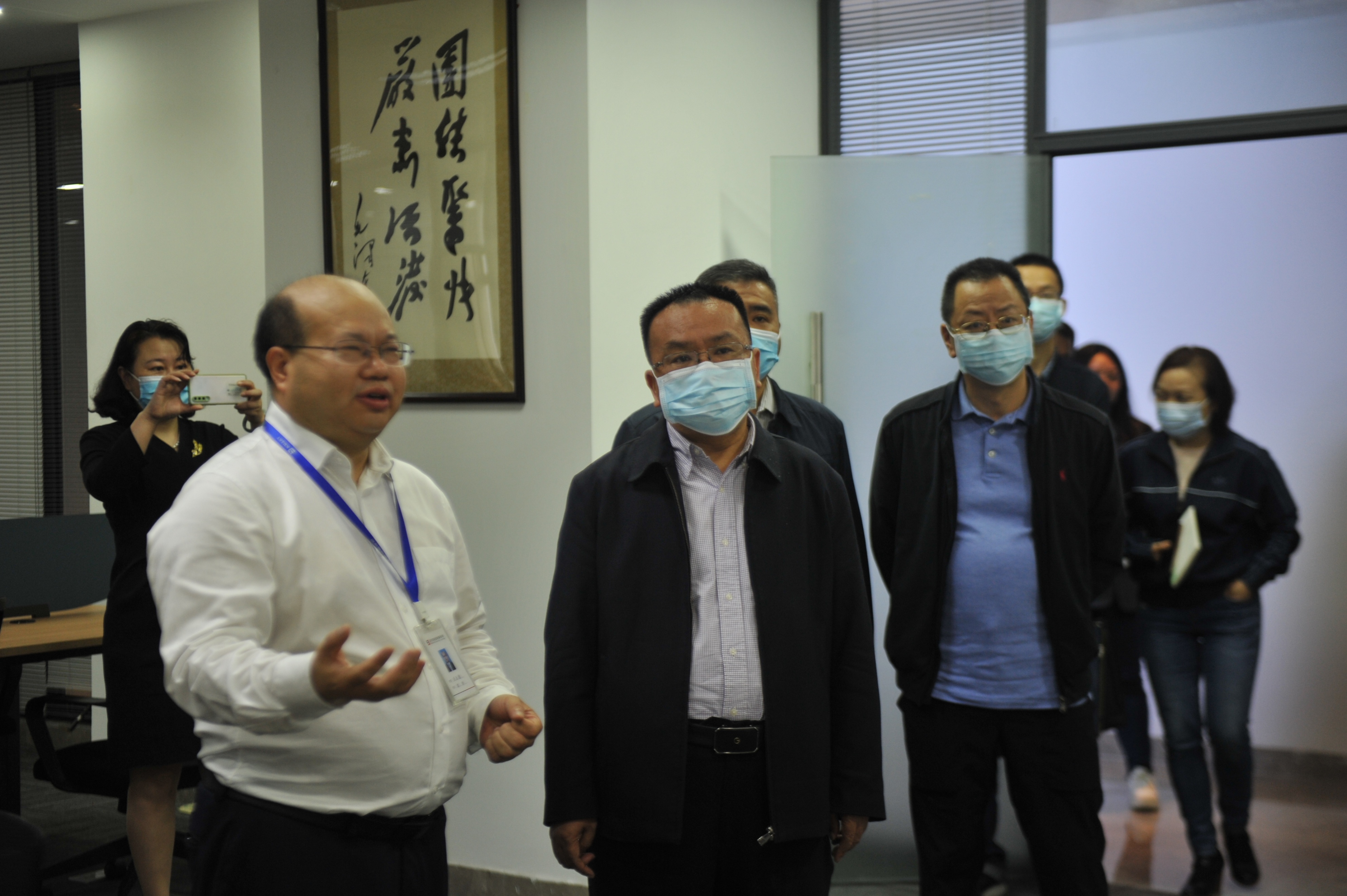 南岸区人民法院石溅泉莅临江南商事调解中心调研指导商事调解工作