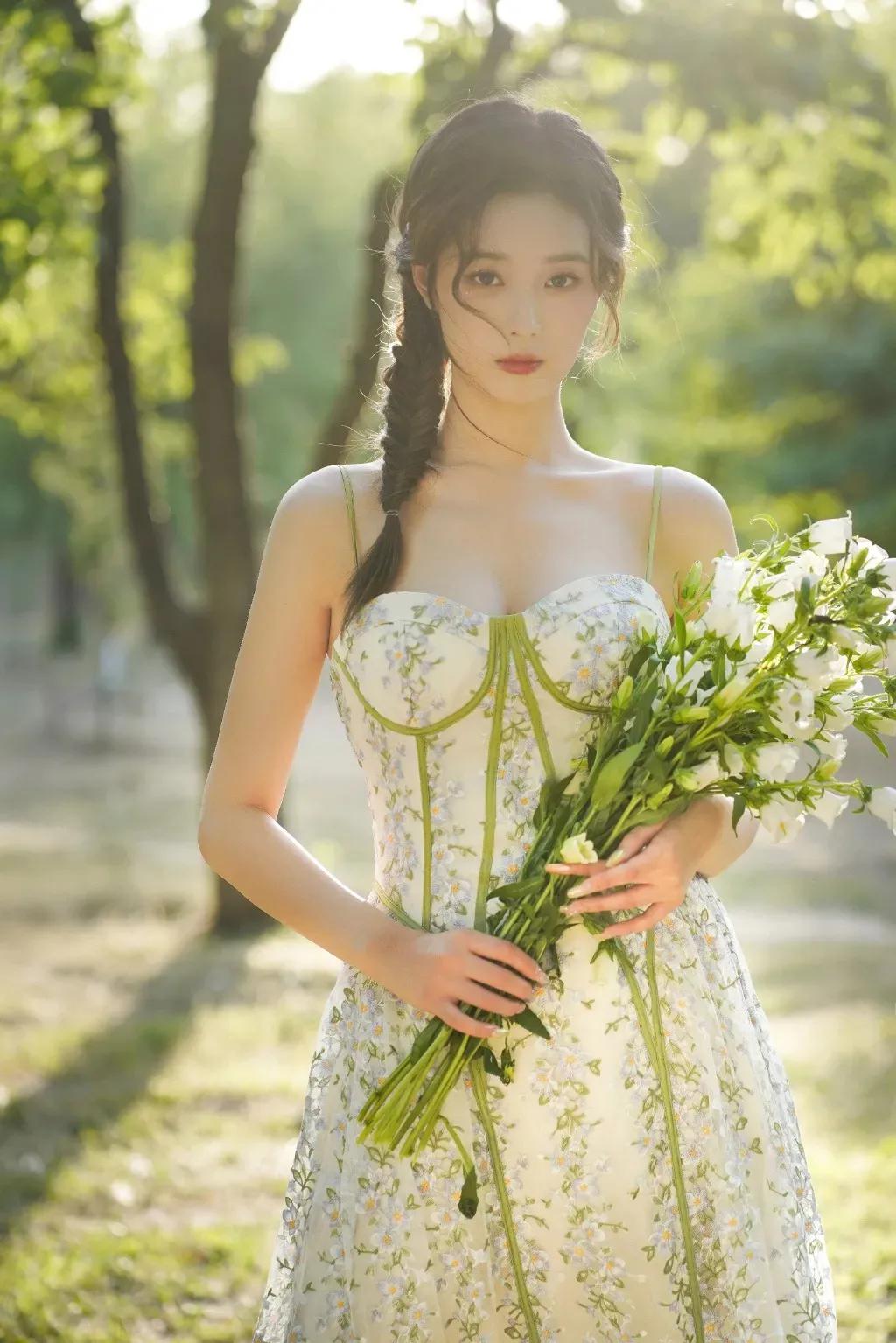 徐艺洋，夏日花仙子