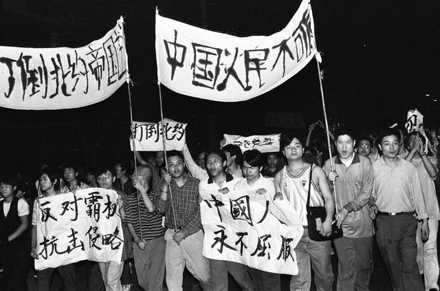 1999年中国大使馆被炸，3名同胞牺牲，中央：做好打仗的准备