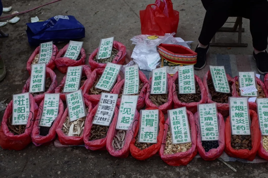 飘了,反套路的“硬核市集”给我找到了