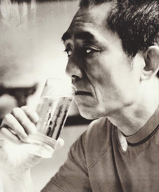 凤凰男多可怕？不想为别人而活的张艺谋，却将肖华的人生活成悲剧