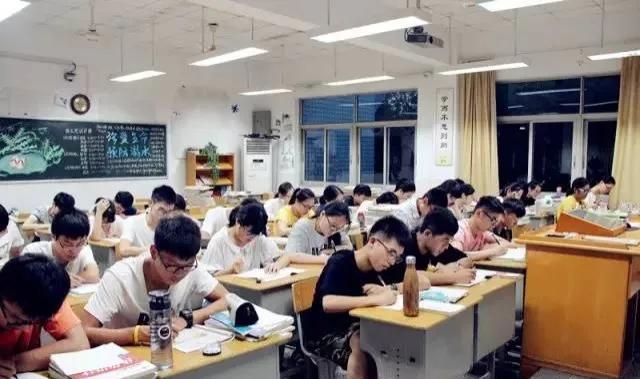 优秀班主任：必须转变班级管理和学生教育的核心理念