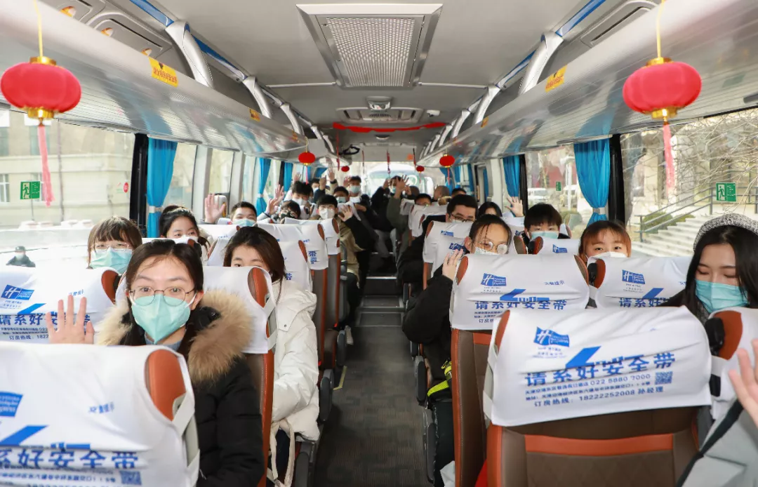 高校包机护送学生回家!这是“天大”的事!