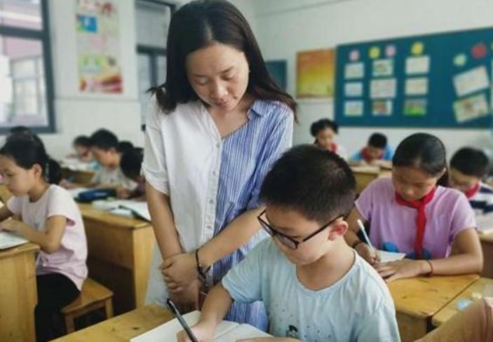 武汉一大二女生上网课，因名字太前卫而“社死”，从此不敢再逃课