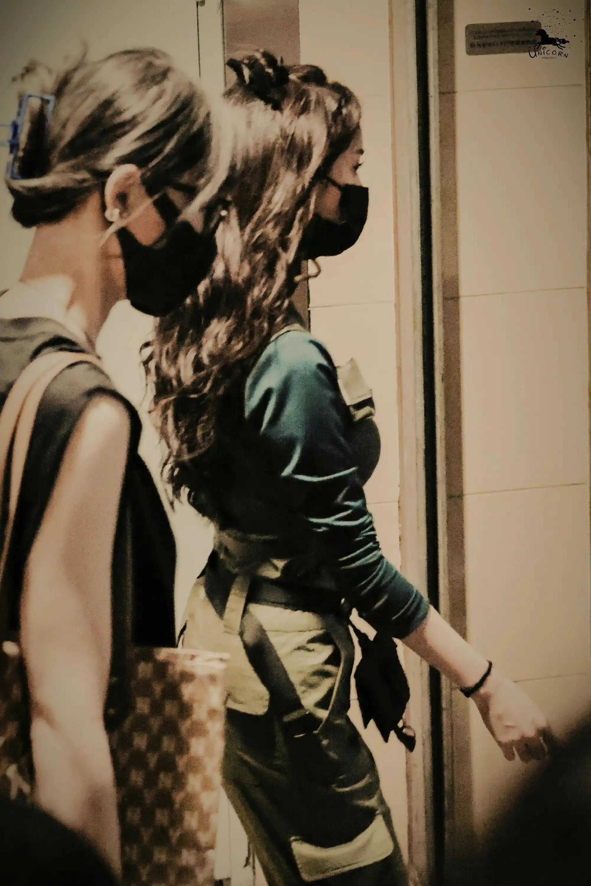 美女明星 杨幂飒爽英姿帅极了