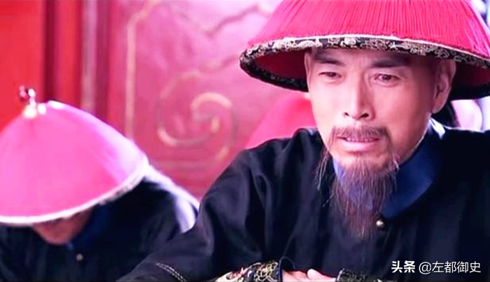 乾隆朝七个首席军机大臣，二个被处死二个被清算，仅三人得以善终