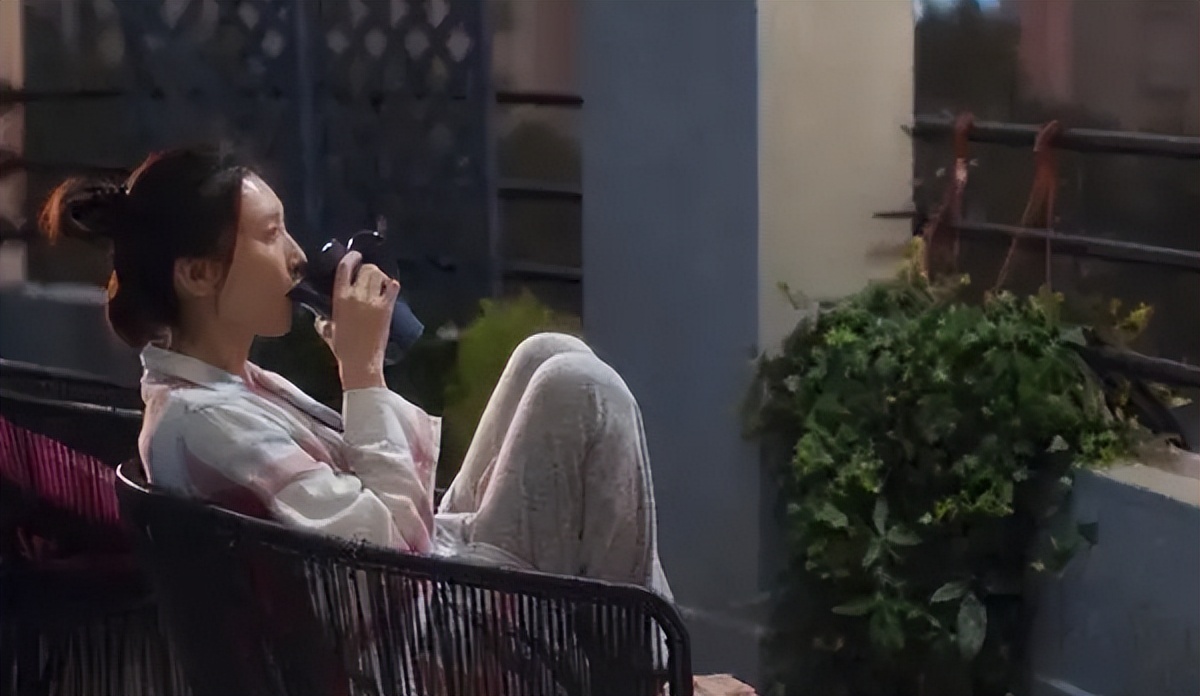 中国导演们！求求你们学学《幸福到万家》导演郑晓龙怎么拍穷人吧