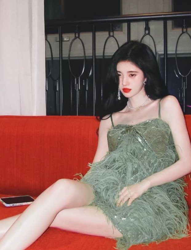 鞠婧祎：美丽小巧的小姐姐，真的很可爱