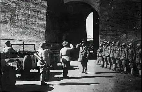 天安门城楼先后挂过12个人的画像，除了毛主席外，还有哪些人？