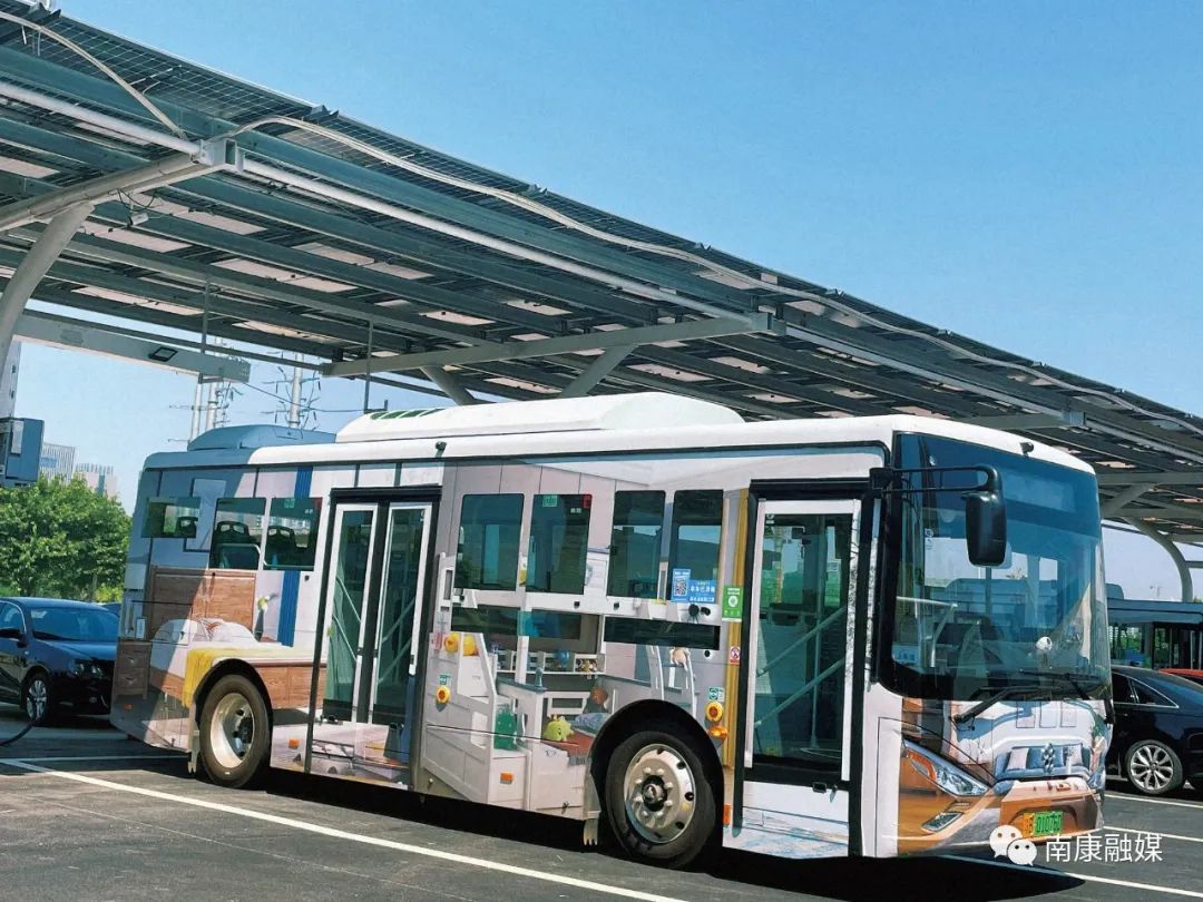 巴适巴士上线！首批格力钛新能源家居公交车亮相南康
