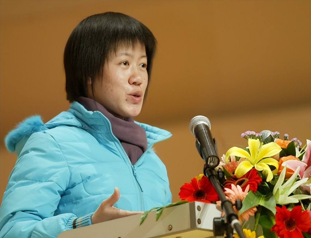 17年前，与瘫痪父亲相依为命、高考763分的广西女孩，后来如何？