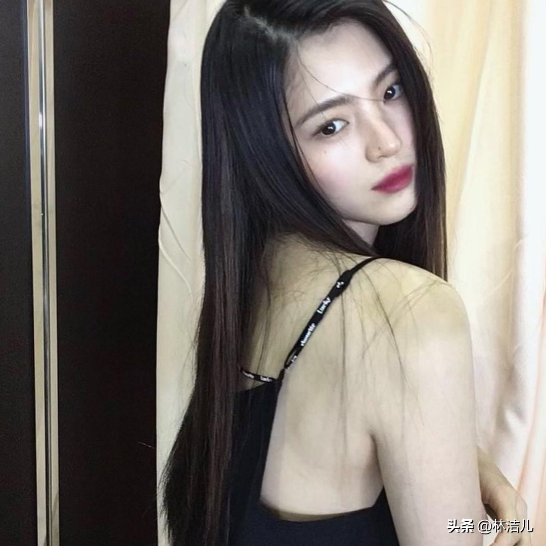 想变身韩素希同款清冷感拽姐？速学这款烟熏妆，甜飒氛围感拉满了