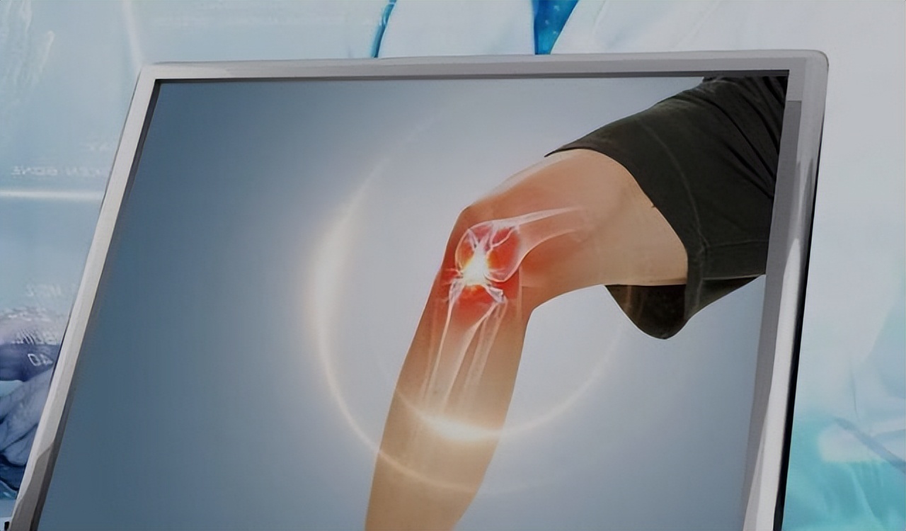 走路时膝盖突然“软”一下，是咋回事？3个原因及时调理