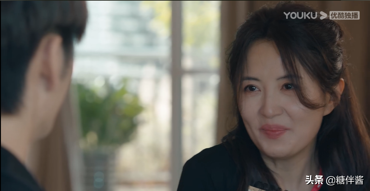 《女心理师》原著评分7.3，影视化5.2，收视全靠杨紫井柏然甜爱