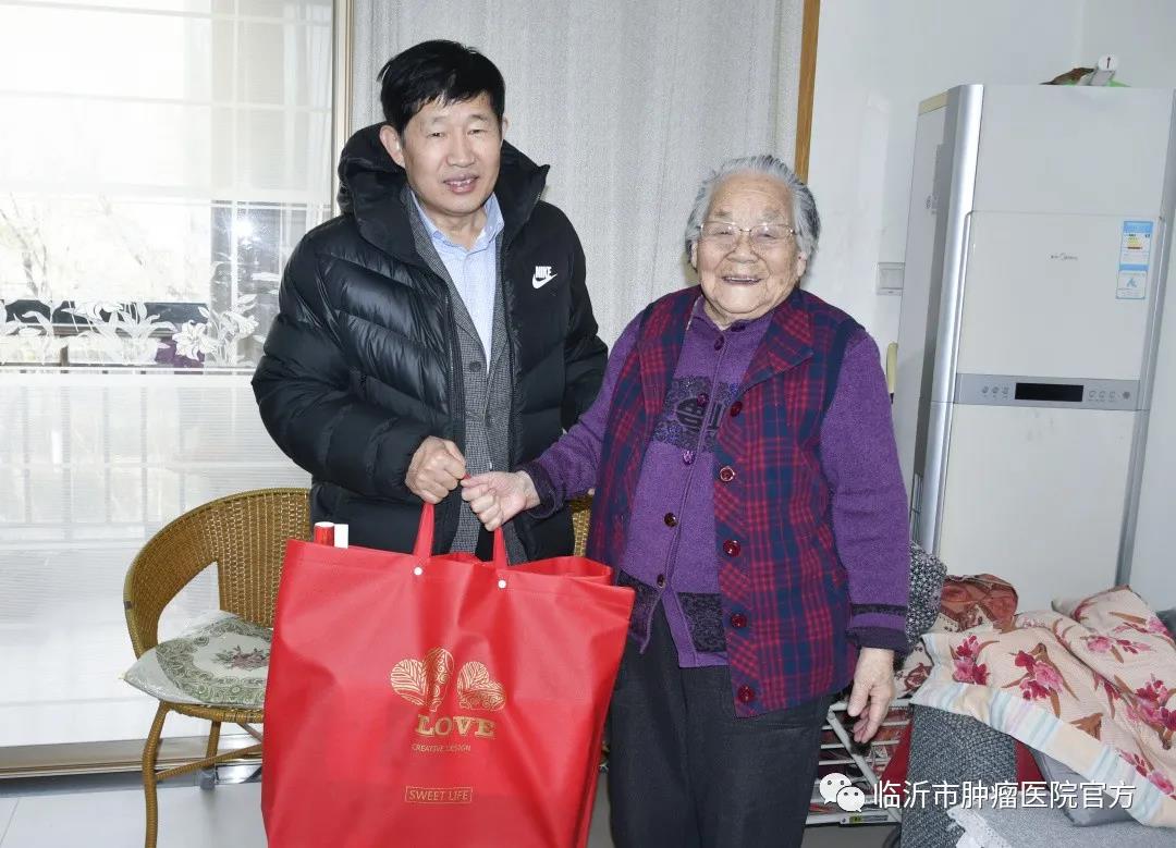临沂市肿瘤医院领导走访慰问老党员老干部：浓浓关爱传真情
