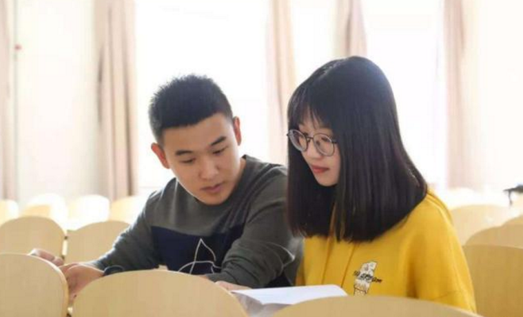 “要彩礼一律免谈”00后大一新生大谈婚恋观，意外受网友支持