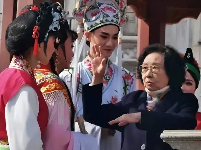 27天之内16位名人相继去世，最小者仅18岁，有2人同一天离世