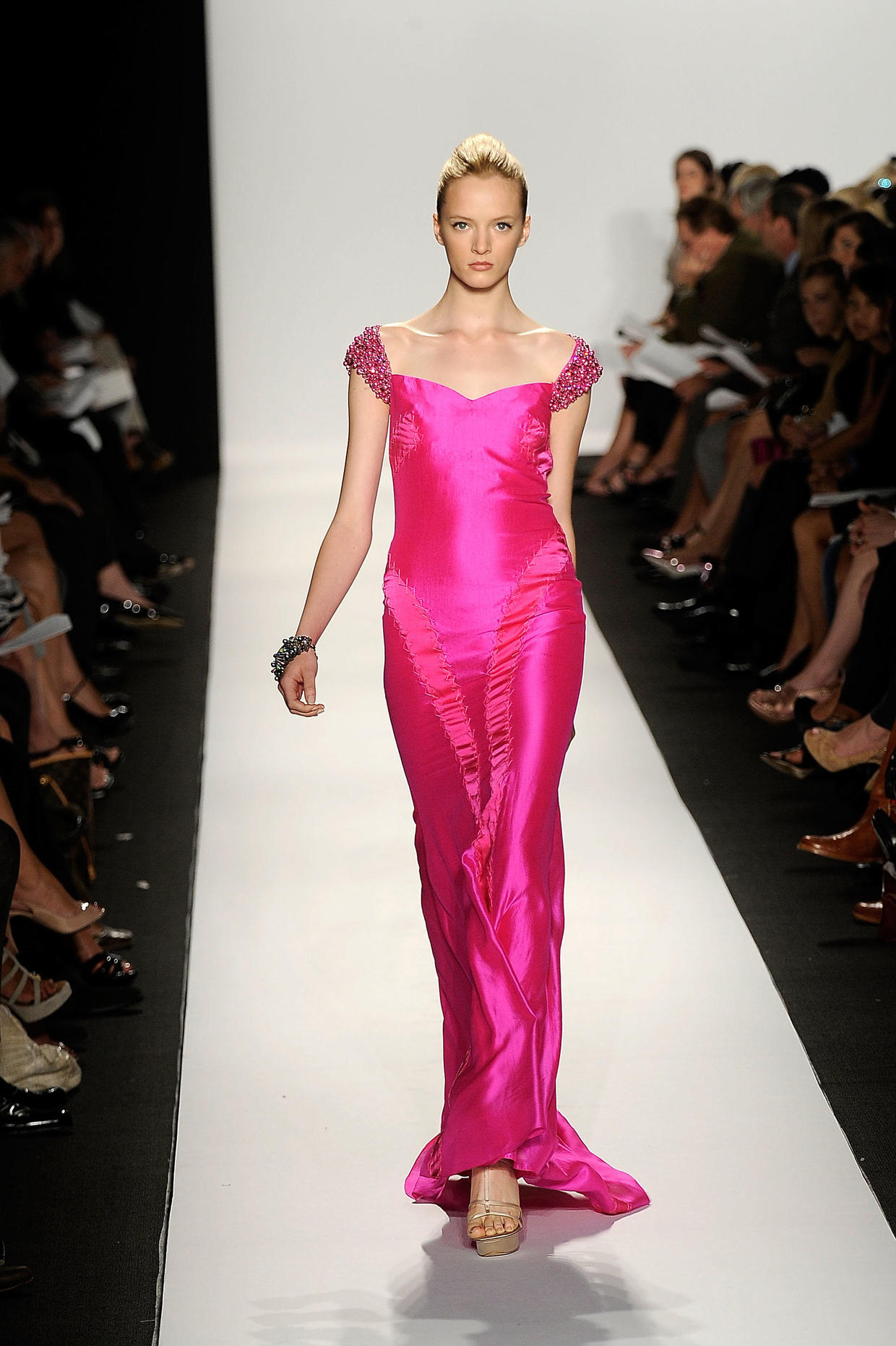 这一阶段的daria,可以说模特事业开了个好头,已经在时尚圈里打出了