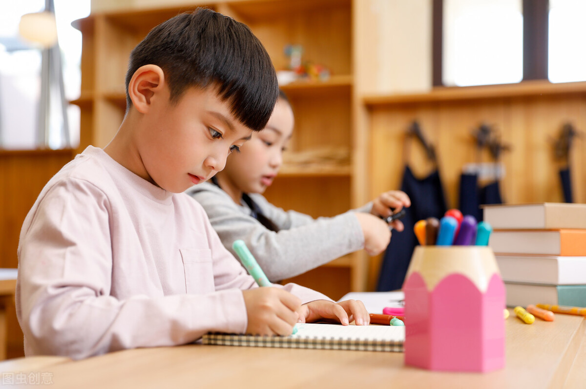 哈佛爸爸每天只陪玩，孩子培养出超强学习力、专注力，上学不用愁