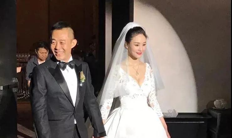 “离婚至今单身”的15位女演员，各自内心痛苦，正要自杀。