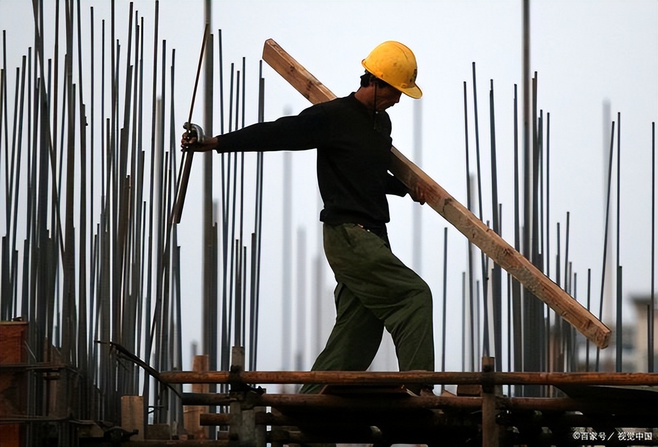 工地上班一个月多少钱工地招工月薪8000