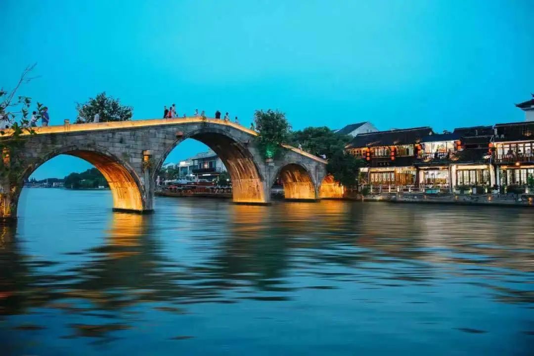 「青浦」ins轻工业风艺术酒店，用整层楼打造“海底小纵队”场景