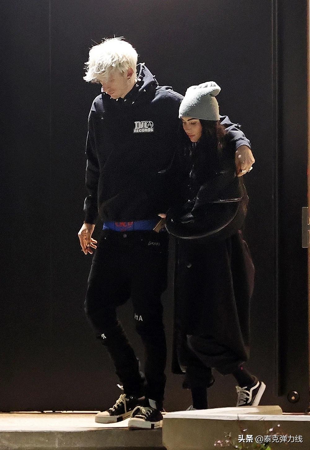 机关枪凯利的粉红色生活真实而黑暗：和女友梅根通电话时差点自杀