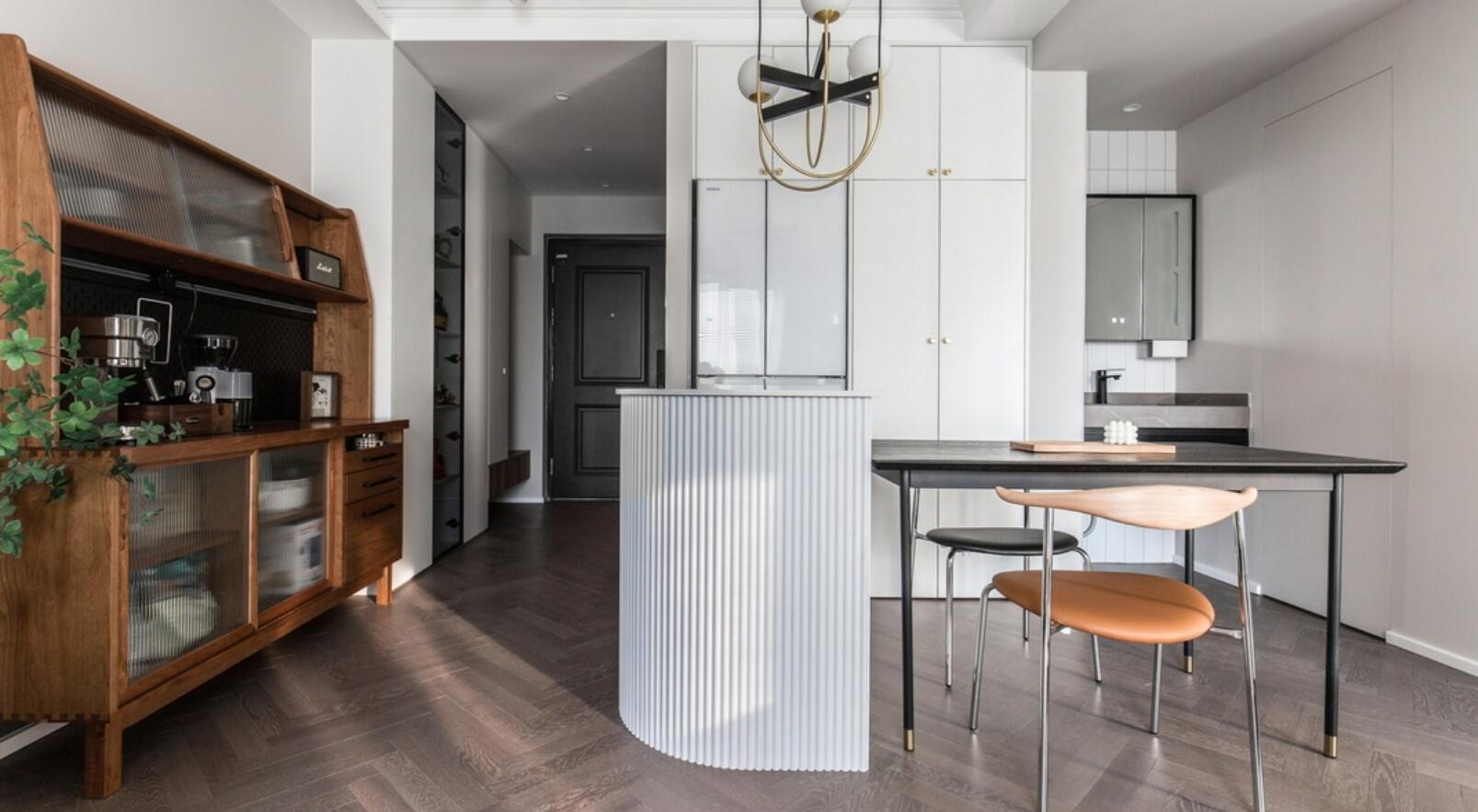 她60㎡小家，称为“装修指南”都不为过，全屋应有尽有，还特宽敞