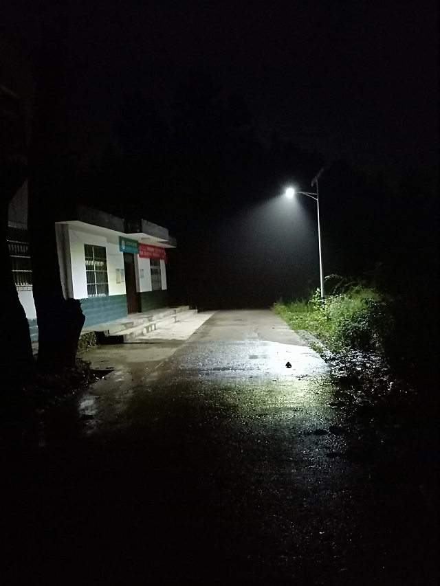 陕西农民捡到​坑面女婴，哥哥做苦力为妹妹整容，变美后她嫁给哥哥