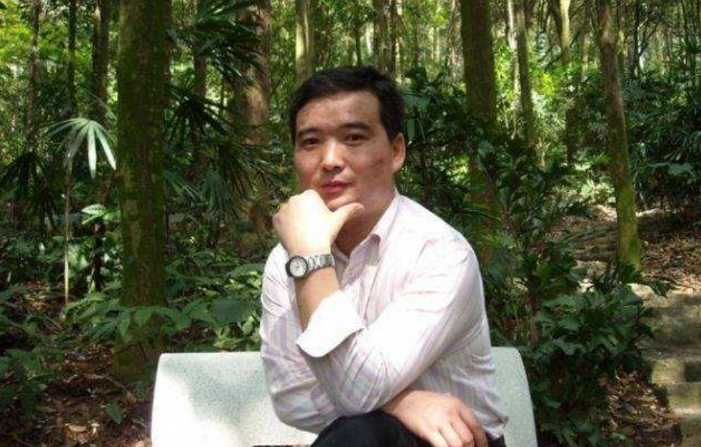 13年前，江苏19岁美女爱上大20岁大学老师，为爱不惜断绝父女关系