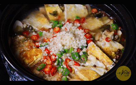酸菜和鸡蛋真是绝配，头一次见这种做法，天热就吃这道菜，超下饭
