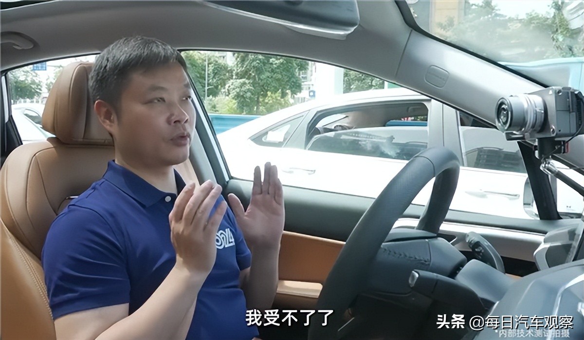 何小鹏：坚定反对汽车里面有很多屏