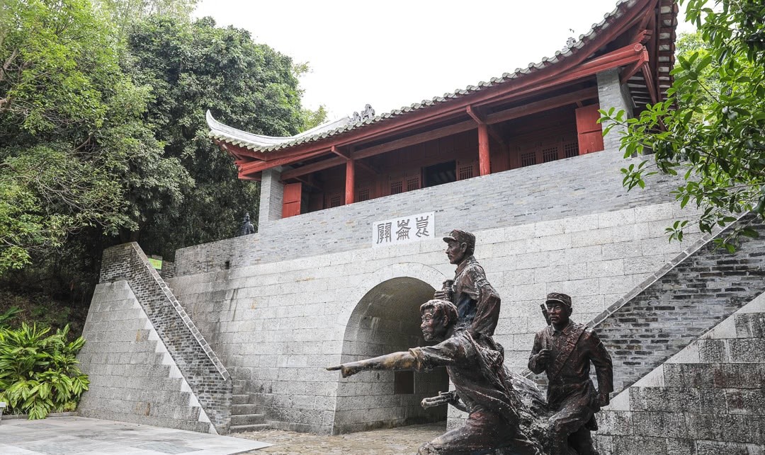 中国人民解放军军事学院(1951年解放军军事学院成立，刘伯承亲点一功德林战犯：让他当老师)