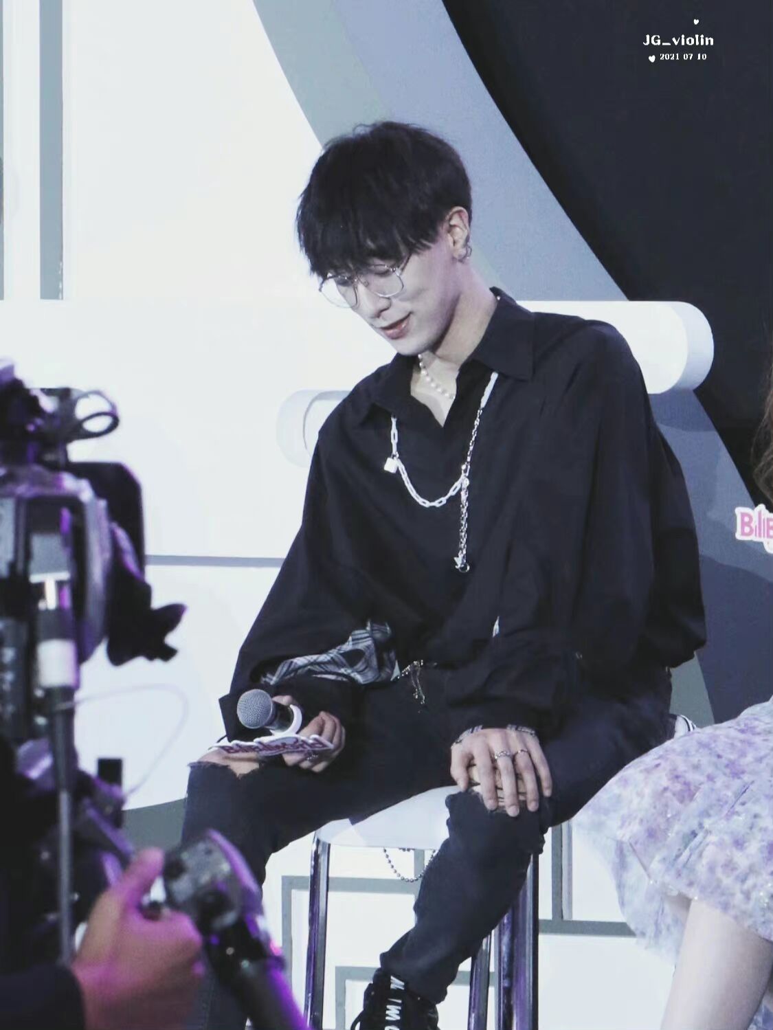 看到cv景向谁依的颜值，网友直言：哥哥可以直接出道了