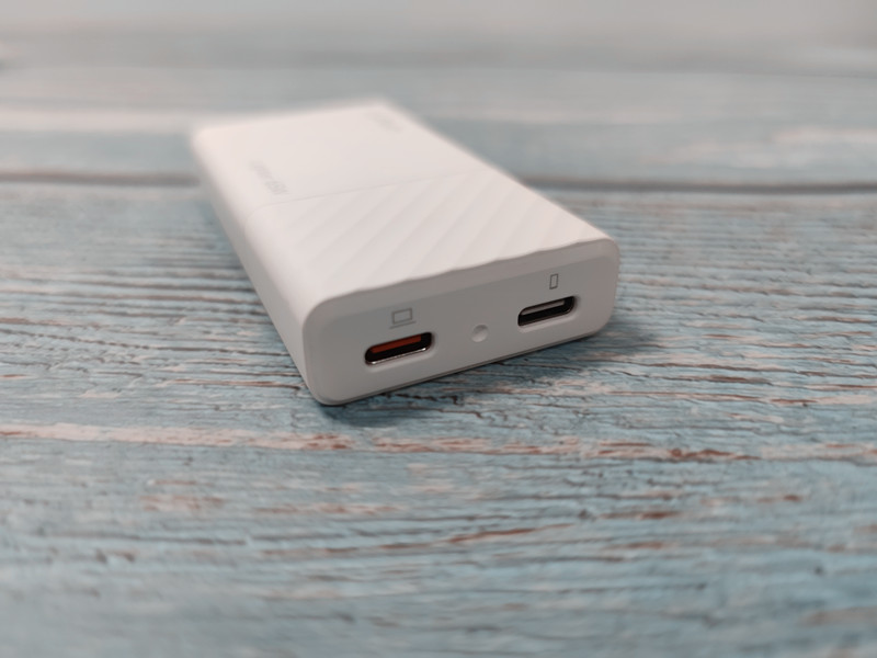 向笨重的充电器说ByeBye！出门带一个就够