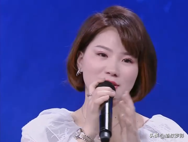 一女婴被弃，拾荒老人养大身价过亿，为报恩卖公司带养父环游祖国