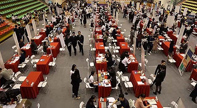 “三和大神”：每天混日结，为了口吃的，有人甚至会卖身份证