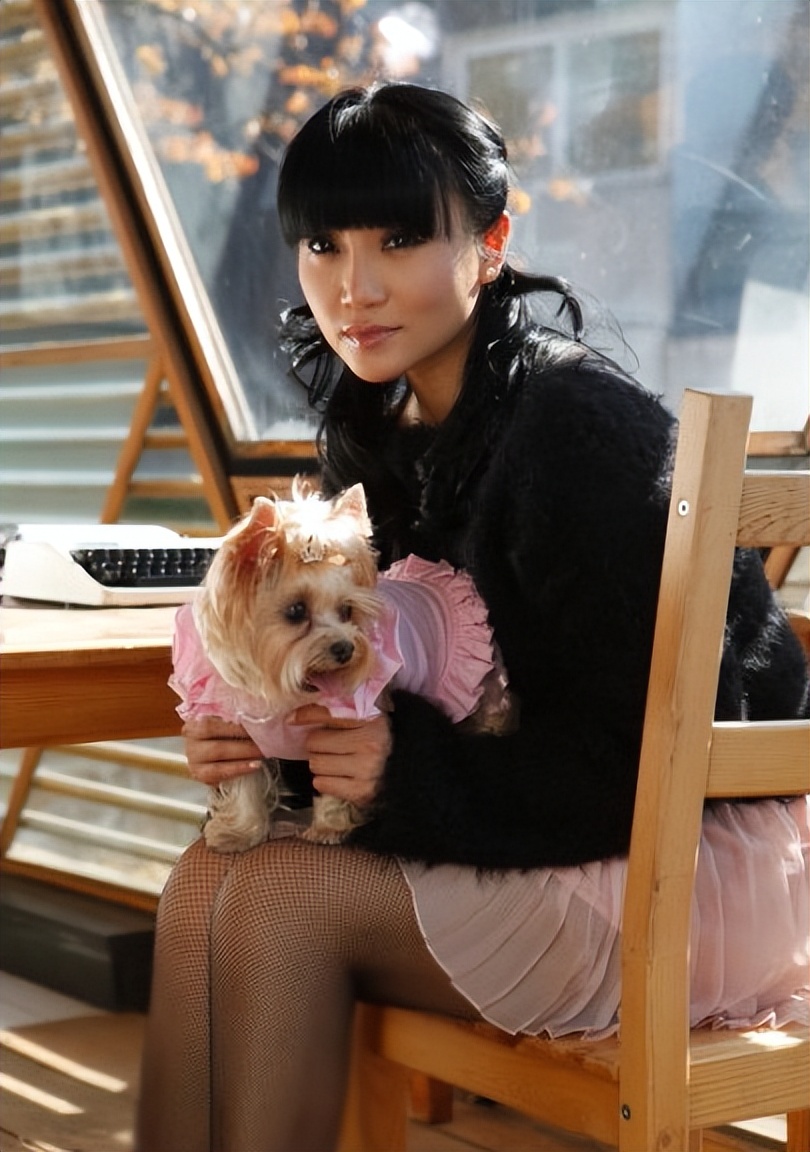 著名歌手朱桦：曾婉拒费翔的追求，照顾患病母亲，如今仍旧单身