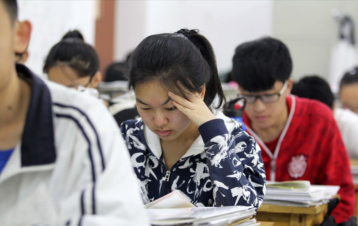 高考后才发现，普通班当鸡头与重点班当凤尾不同，差的不止是成绩