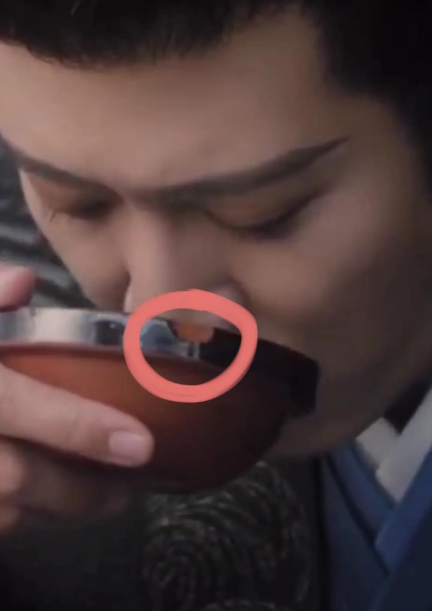 #任嘉伦#道具组很用心，碗都是烂的