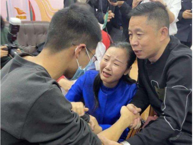 丢了14年，回到父母身边的孙卓到深圳读书，算高考移民吗？