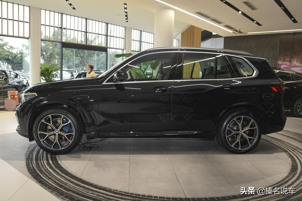宝马X5进口版评测—3.0T 直列六缸有备而来，8AT变速箱依旧平顺