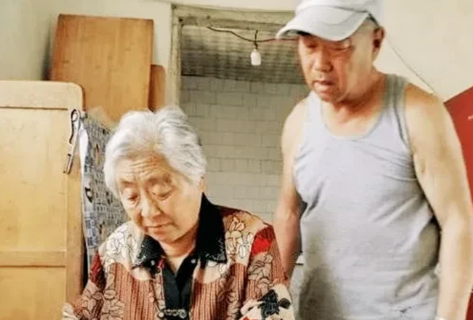 不孝女曹倩：留学德国17年，成大学教授，父母病重却迟迟不归