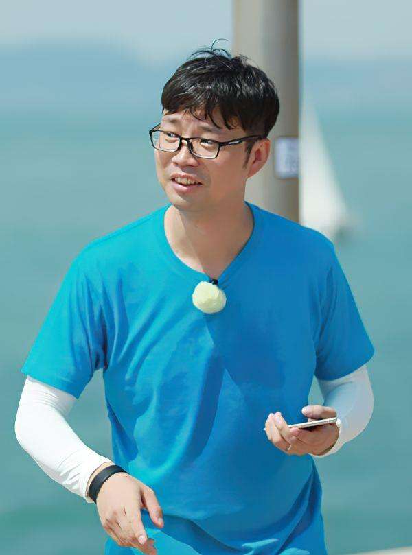 王迅：成名后抛弃发妻，把90后娇妻宠成宝，前妻“红了”，他糊了