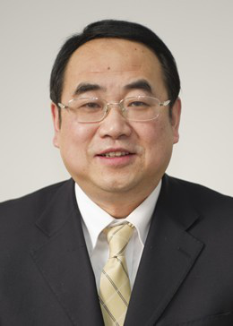 他曾是工厂钳工，被湖北高校破格录取，师从“院士级”名师，多次登上央视！