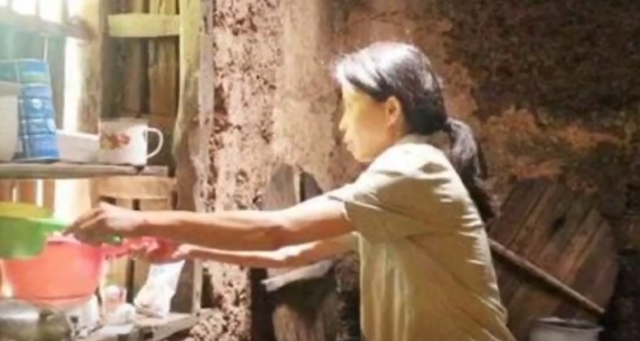 女学霸712分考入人大，毕业后嫁入农村生育六个孩子，靠低保度日