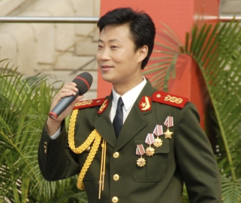 耿为华：被郑佳倒追两年，离婚后抚养女儿，52岁单身一人