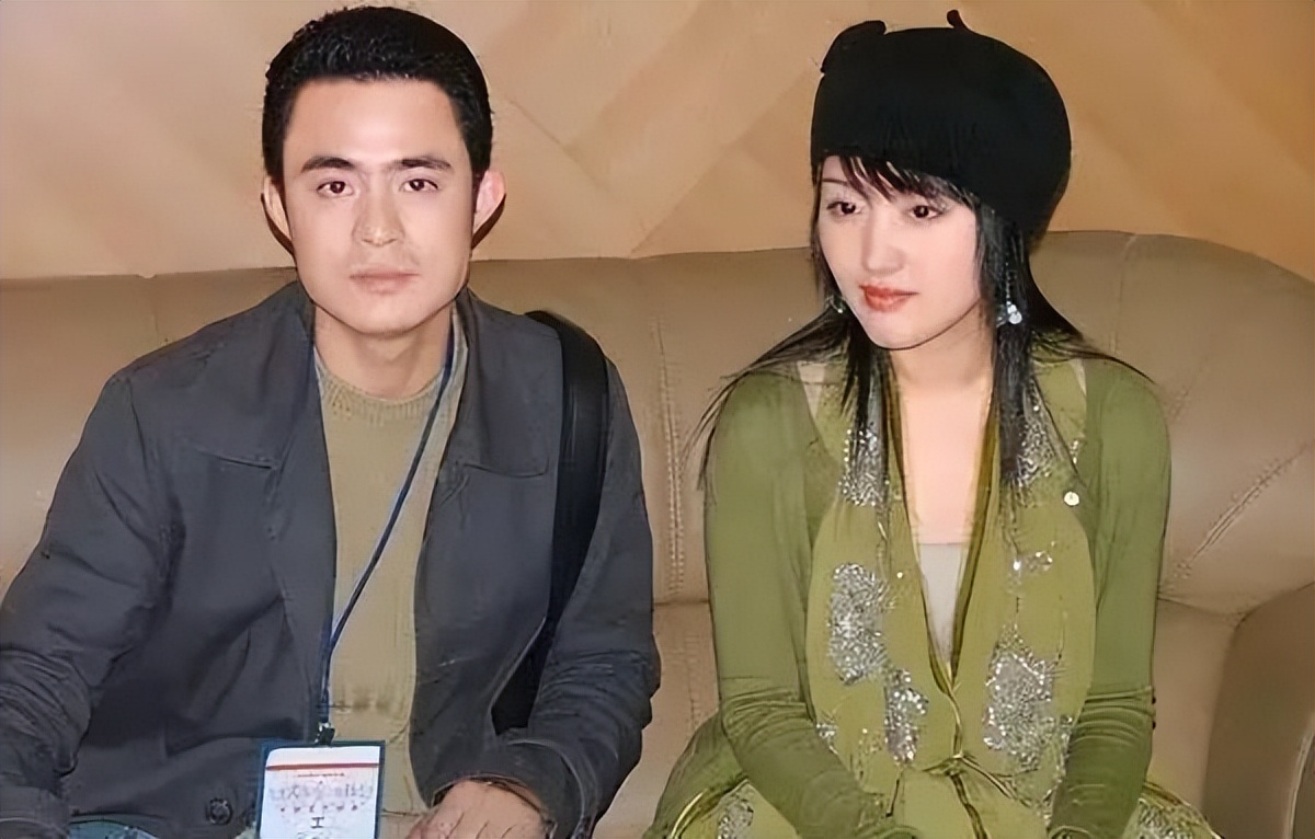 杨钰莹：还未出生父亲就离世，51岁仍未婚，托起孤独母亲的晚年