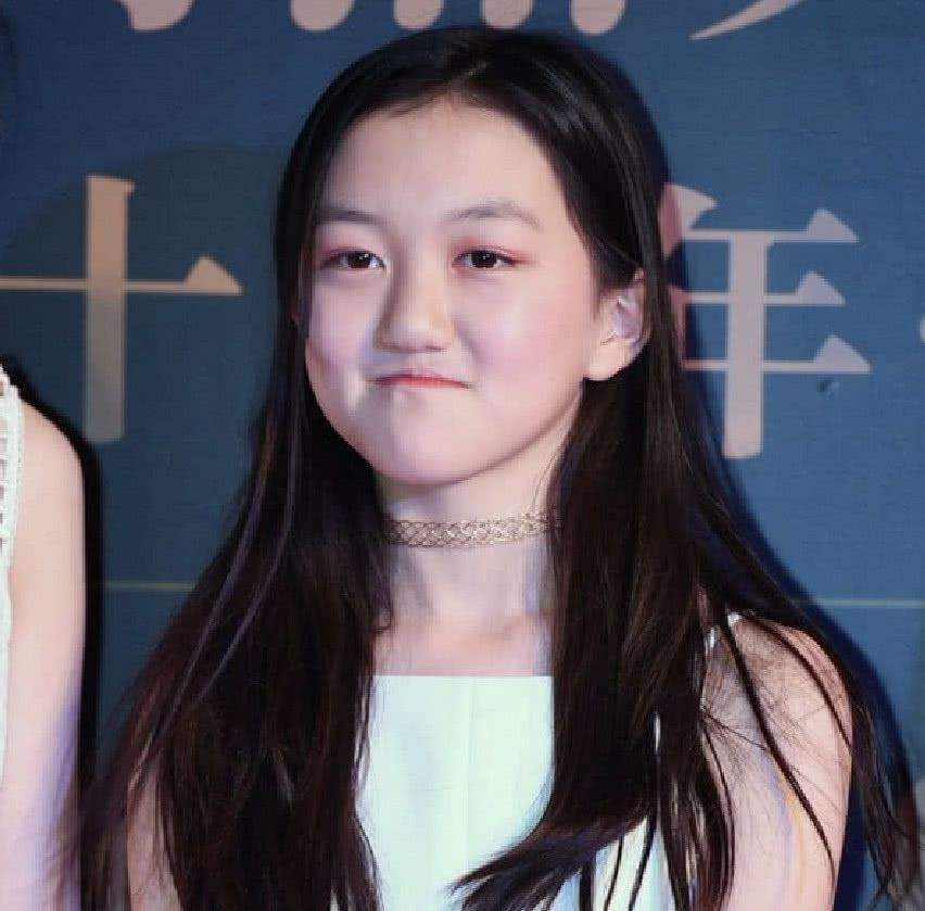 李亚鹏，把女儿李嫣唇角的伤疤，变成她的骄傲，真是伟大